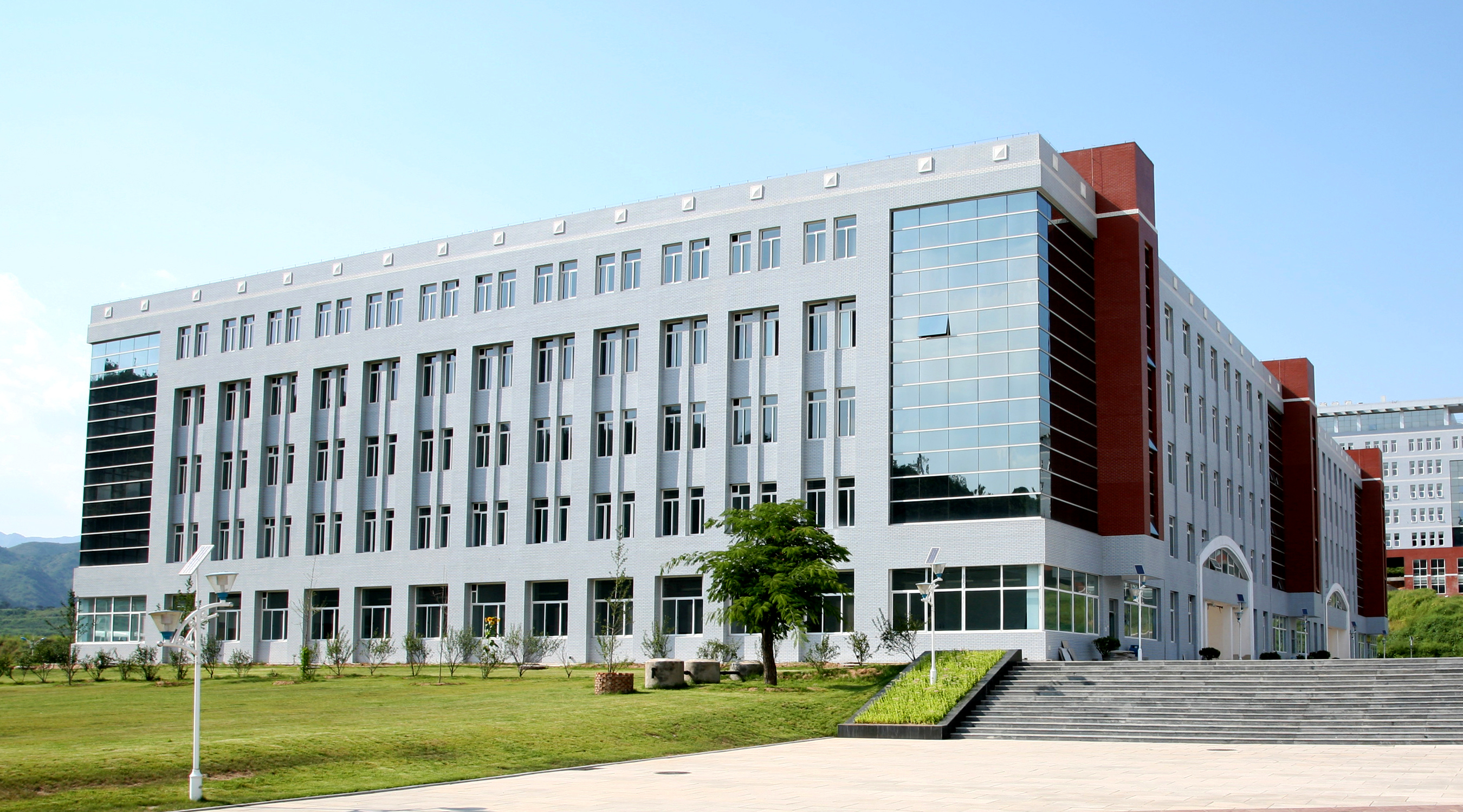 承德医学院实验楼.png